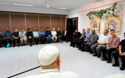 Francisco conversa con los jesuitas de Singapur