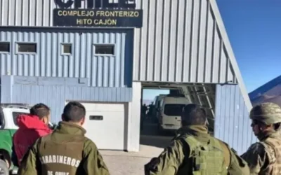 Cinco policías bolivianos detenidos en Chile tras operativo antidrogas en frontera: incautan casi 600 kilos de droga