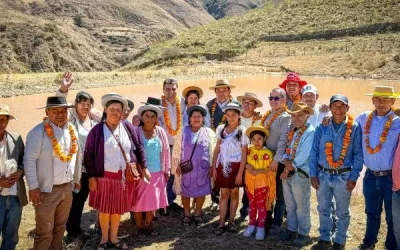 Alcalde de Tarija inaugura atajado La Pampa en beneficio de 19 familias productoras
