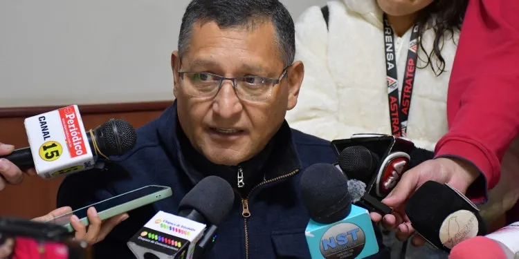 Gobernador de Tarija apoya a Tuto; cree que si gana el PDC chocará a la ‘primera curva’