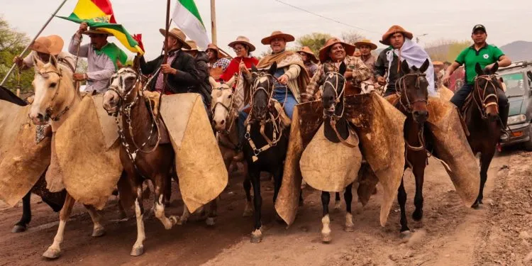 Alcaldía de Yacuiba: Festival de la Tradición Chaqueña arrancó con cabalgata, más de 35 artistas y hoy estará el estelar Santiago Cueto