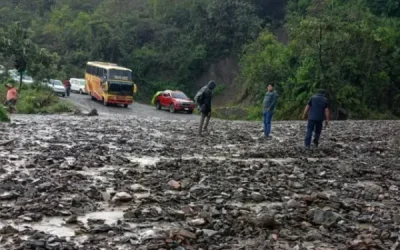 Mazamorra deja intransitable la carretera a Sud Yungas a horas de la segunda vuelta