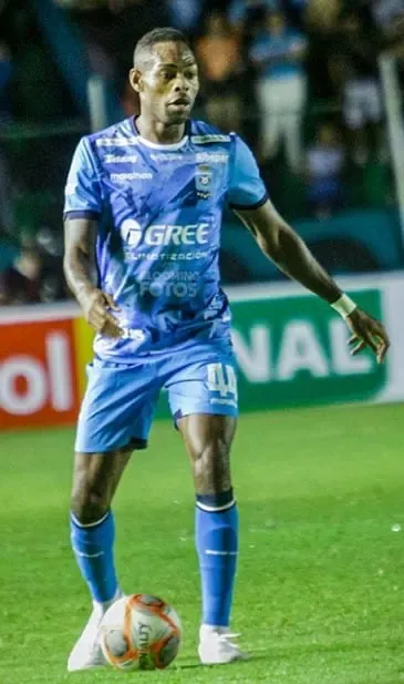 Blooming denuncia caso de racismo durante el Clásico Cruceño