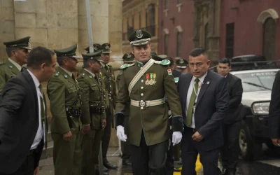 Lara viste uniforme de gala de la Policía para el histórico acto de posesión presidencial