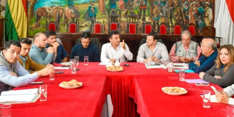 Alcaldía y empresarios sellan una alianza por el desarrollo productivo y turístico