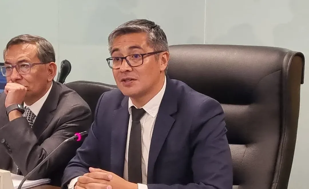 Ministro de Economía asegura que el objetivo es aplicar el 50/50 en 2026