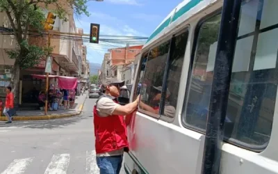 Protestas por incremento de pasajes en micros, taxis y trufis en Tarija