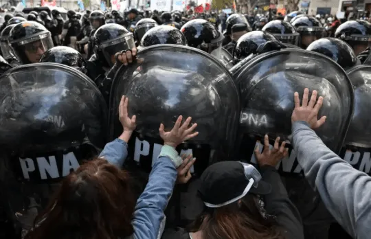 Justicia revisa protocolo de Milei contra cortes de calles