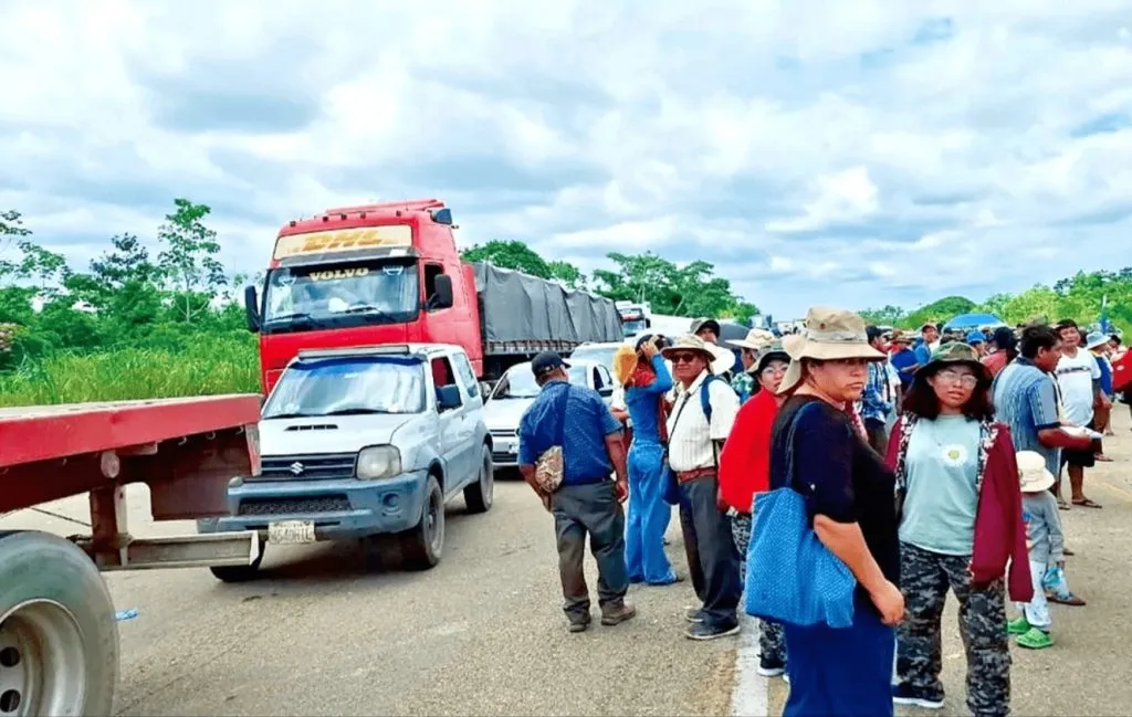 COB ratifica rechazo al decreto y bloqueos se expanden en todo Bolivia