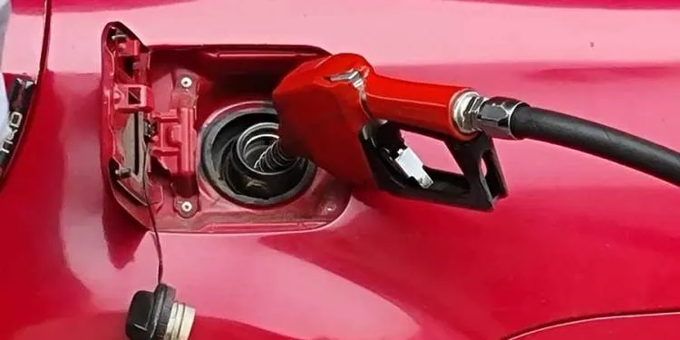 En Bermejo, choferes utilizan gasolina argentina para evitar daños a motores