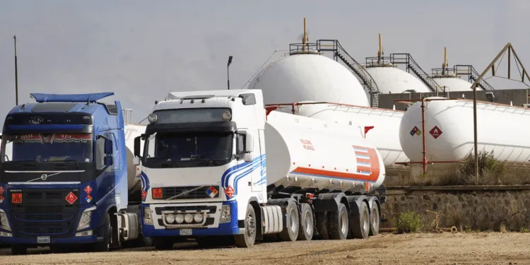 Presidente Paz habla de «boicot» y «mafia» al interior de YPFB