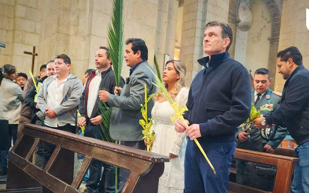 Presidente Paz participa en la misa de Domingo de Ramos en la Catedral