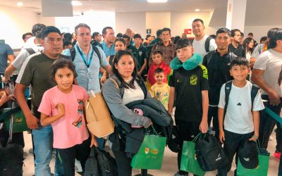 ENTEL traslada a México a cinco familias bolivianas para alentar a la Selección en el repechaje
