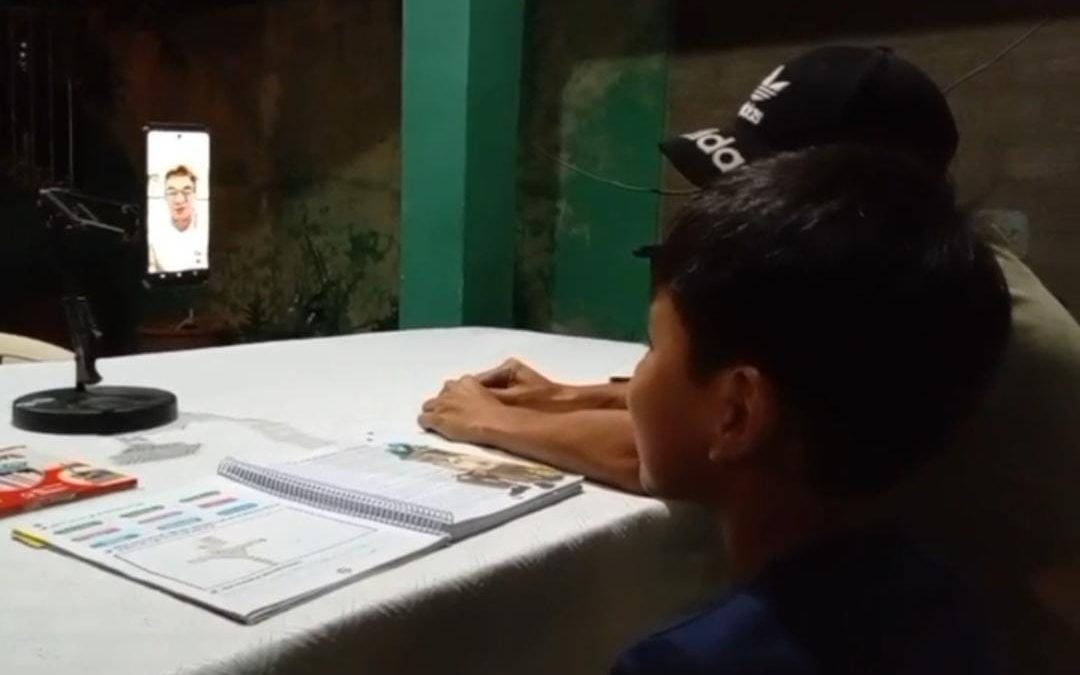 «¡Vas a México, Lucas!»: Presidente Paz envía a un niño del Plan 3000 a alentar a la selección mientras él se queda a trabajar