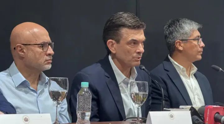 La gasolina, la plata del avión y el papel de José Luis Lupo