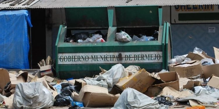 Cívicos dan plazo de 24 horas para que Alcalde de Bermejo resuelva problema de la basura