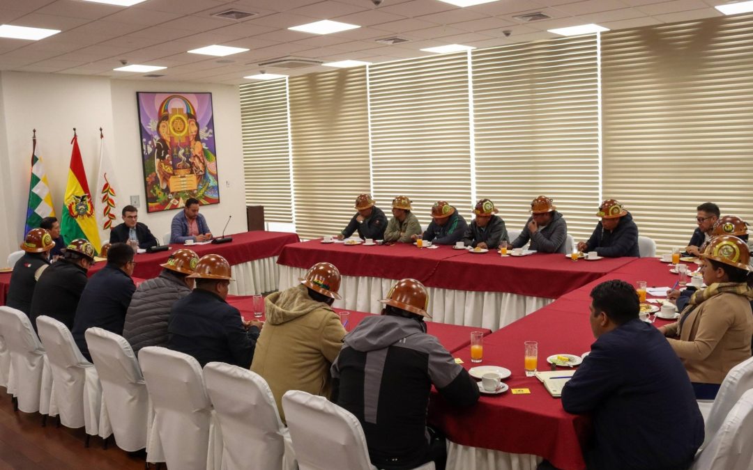 Presidente Paz se reúne con Fedecomin La Paz y plantea una ley minera ágil para atraer inversiones