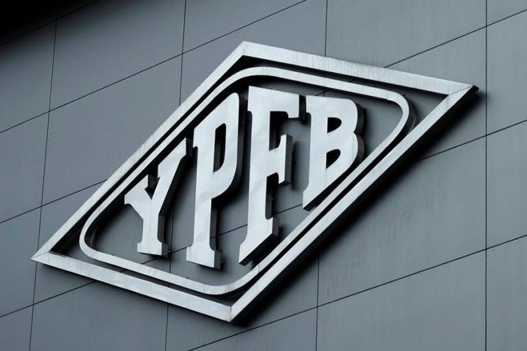 YPFB firma adenda al contrato con Vitol para elevar estándares de calidad del combustible