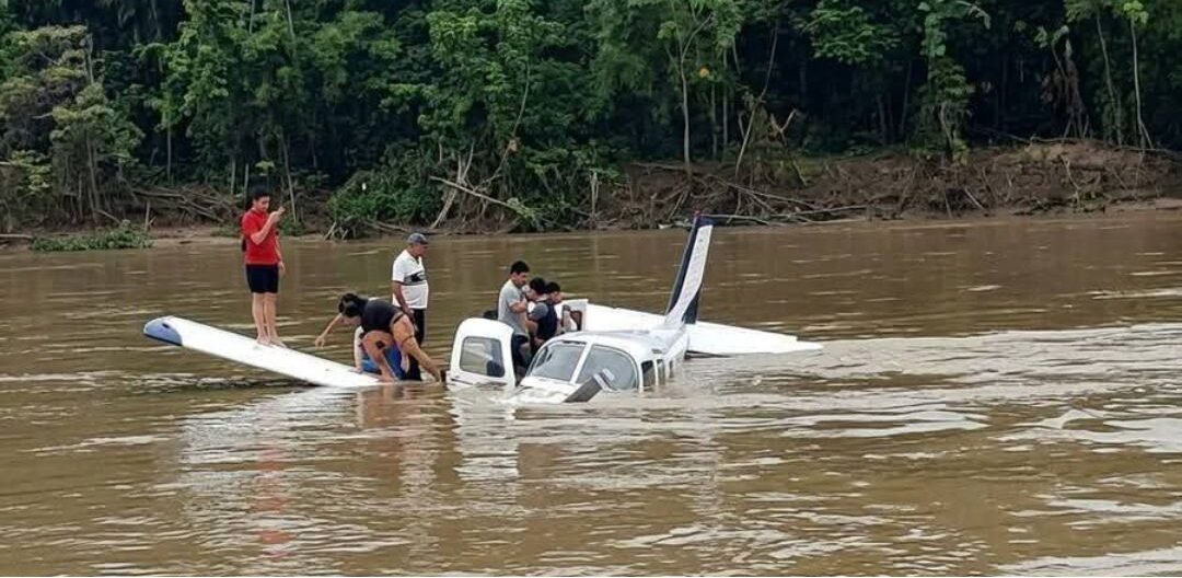 Siete personas sobreviven tras caída de avioneta en un río de Brasil
