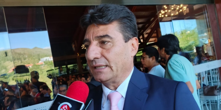 Torres ofrece a Tarija como sede presidencial alternativa y para albergar el fútbol internacional en el IV Centenario