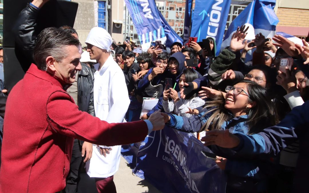 El presidente Rodrigo Paz agradece apoyo de los estudiantes de la UPEA