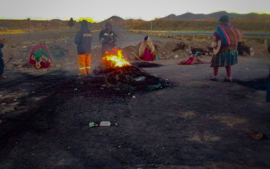 Gobierno pide no destruir las carreteras con fogatas y quema de llantas