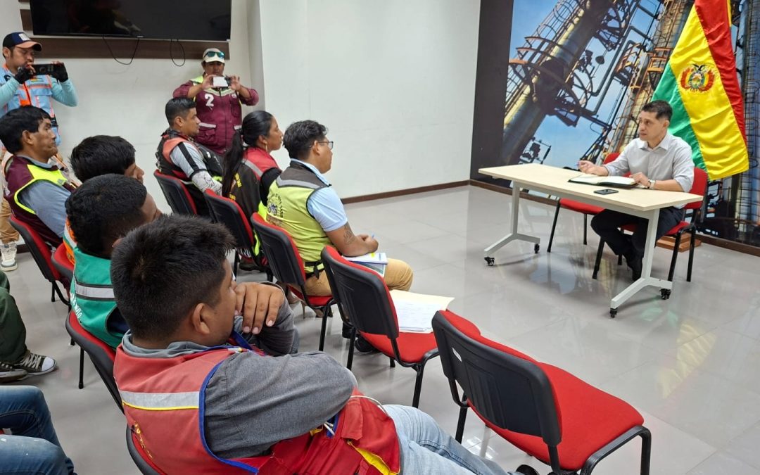 YPFB y mototaxistas instalan mesa ampliada de diálogo y suspenden bloqueos en Santa Cruz