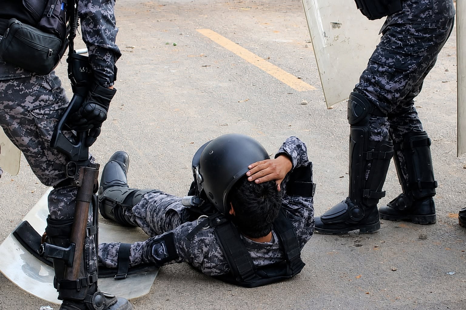 Desbloqueo en San Julián deja seis policías lesionados y cinco aprehendidos