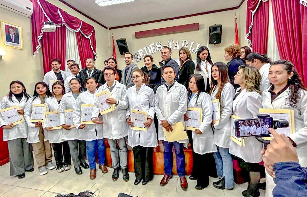 En Tarija, Gobierno entrega 18 ítems para fortalecer la atención en salud