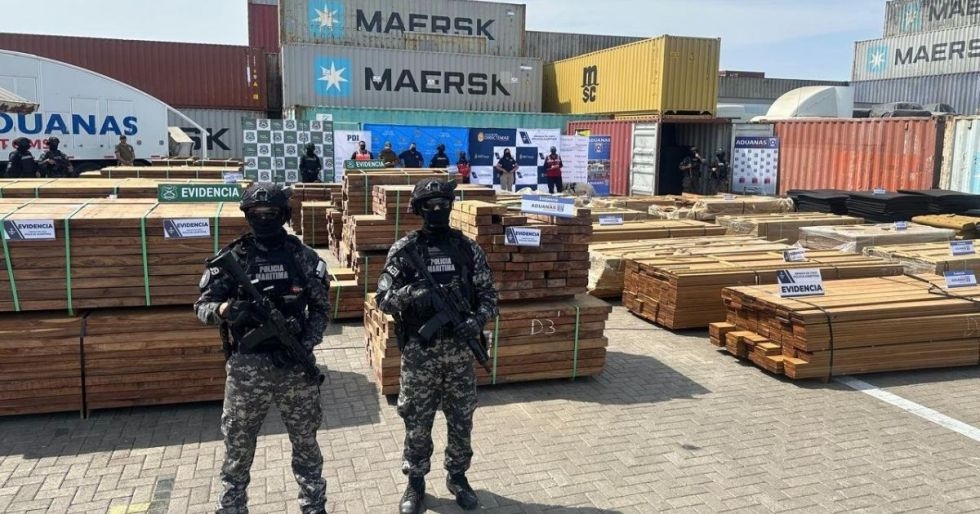 Autoridades chilenas concretaron la mayor incautación de su historia al interceptar más de 100 toneladas de droga impregnada en un cargamento de madera proveniente de Bolivia.