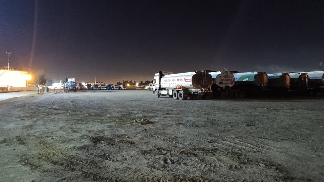 YPFB abastece con más de un millón de litros de gasolina y más de 44.000 garrafas de GLP a La Paz y El Alto