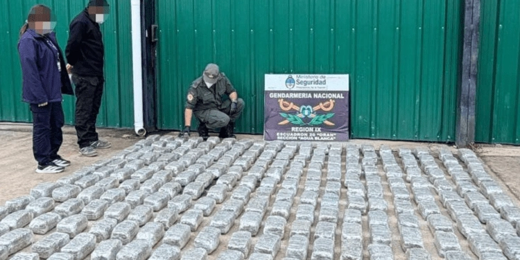 Argentina: Tiroteo y cinco bolivianos detenidos con más de 268 kilos de droga en la frontera con Bolivia