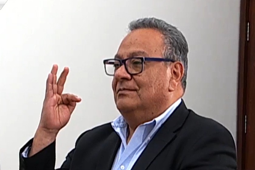 Erick Sanjinés asume Educación y promete profundizar el consenso con los maestros