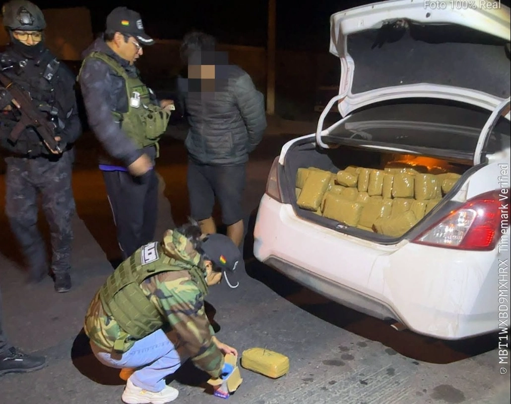 Caen tres personas con 150 paquetes de droga en la carretera Sucre-Cochabamba