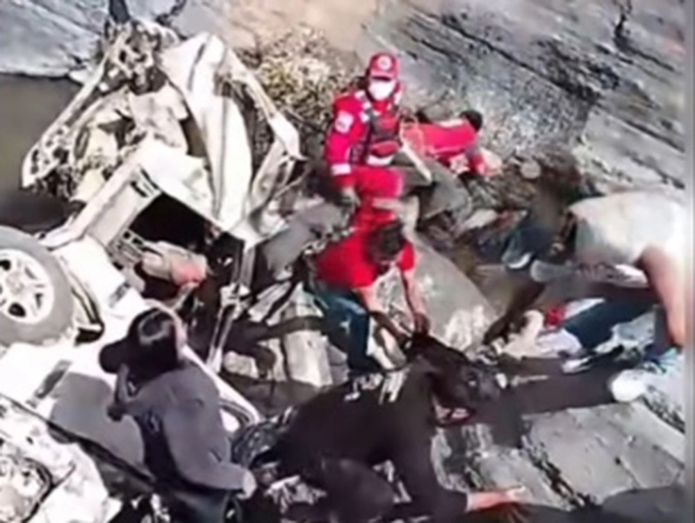 Al menos nueve personas mueren tras embarrancarse un minibús en Cochabamba