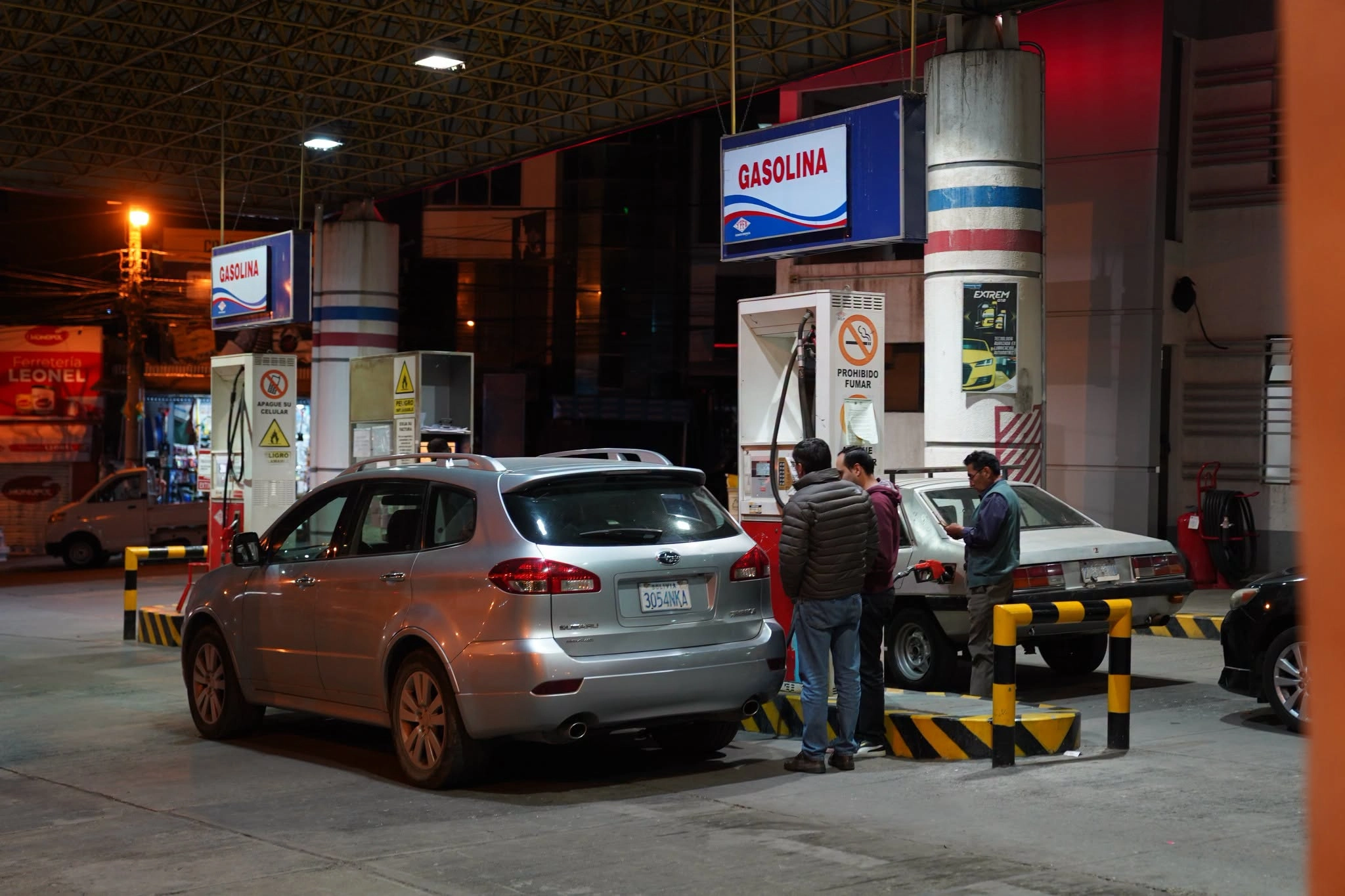 YPFB garantiza el abastecimiento de carburantes y atribuye las filas a problemas de fluidez en el sistema de distribución