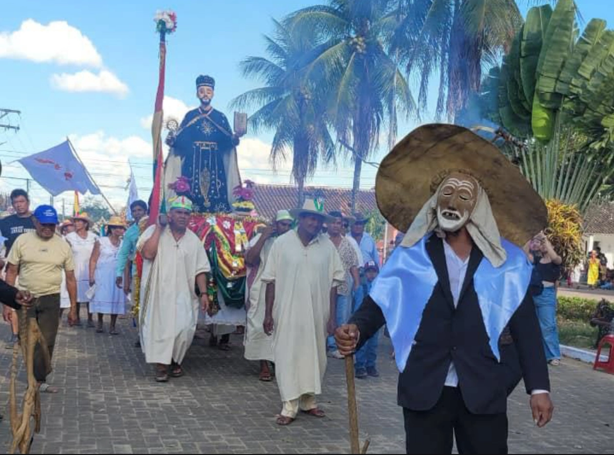 Beni hace danzar a espíritus del bosque, guerreros y abuelos