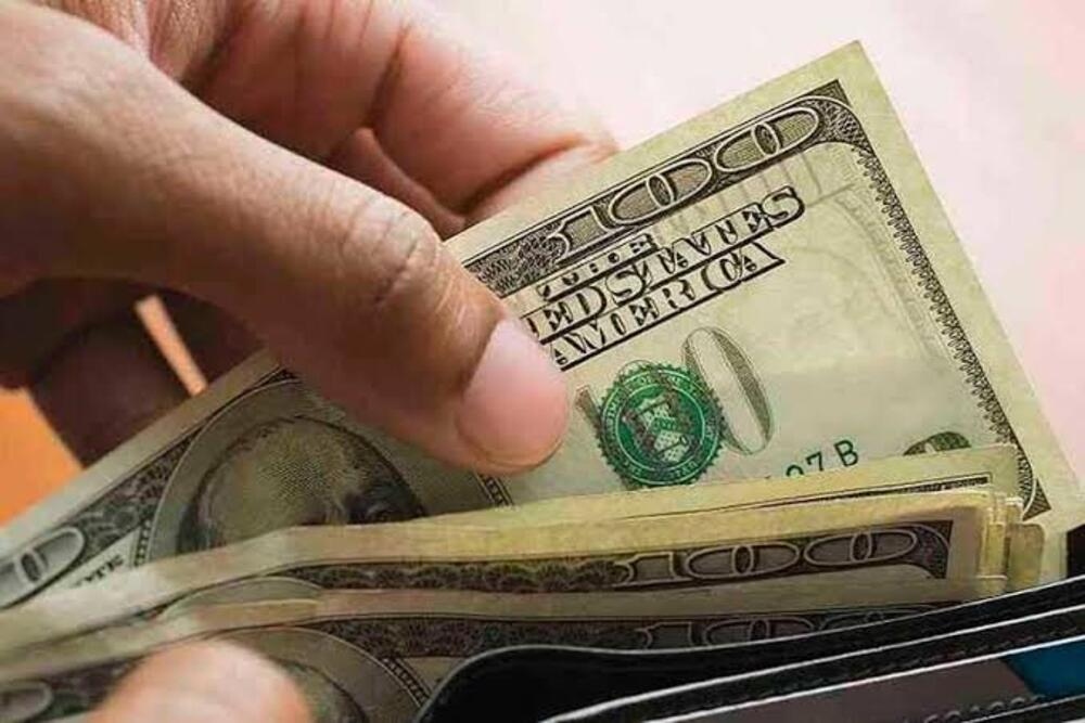 Continúa la baja del dólar y el tipo de cambio oficial se cotiza en Bs 11,77
