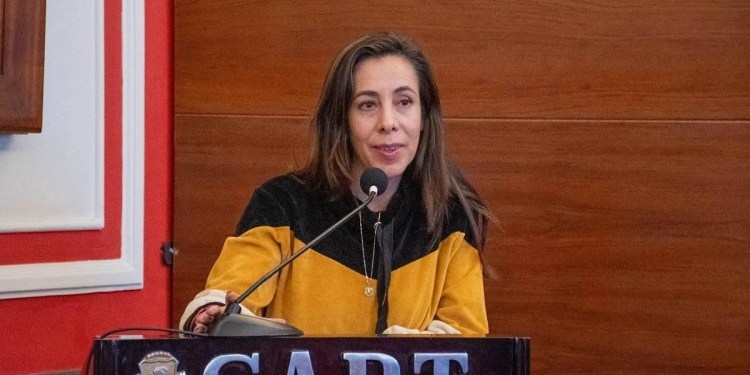 Gobernadora de Tarija cuestiona al Ministerio de Salud por intentos de débitos automáticos