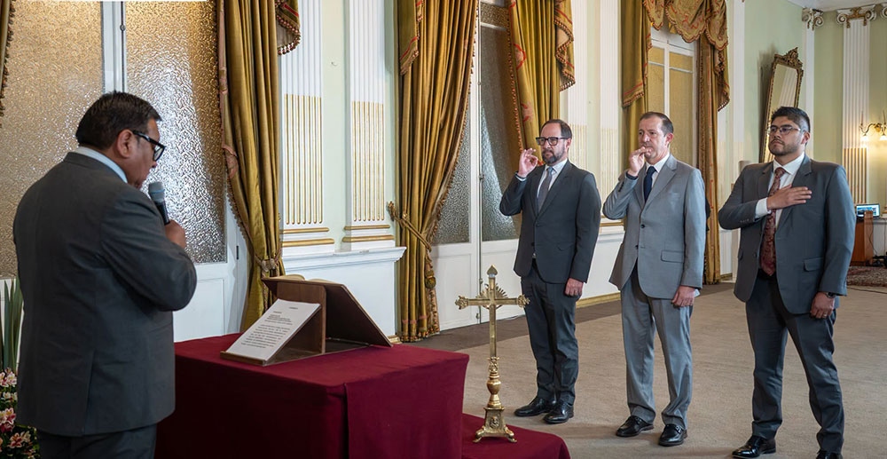 Canciller posesiona a tres viceministros, entre ellos el de Turismo y Culturas