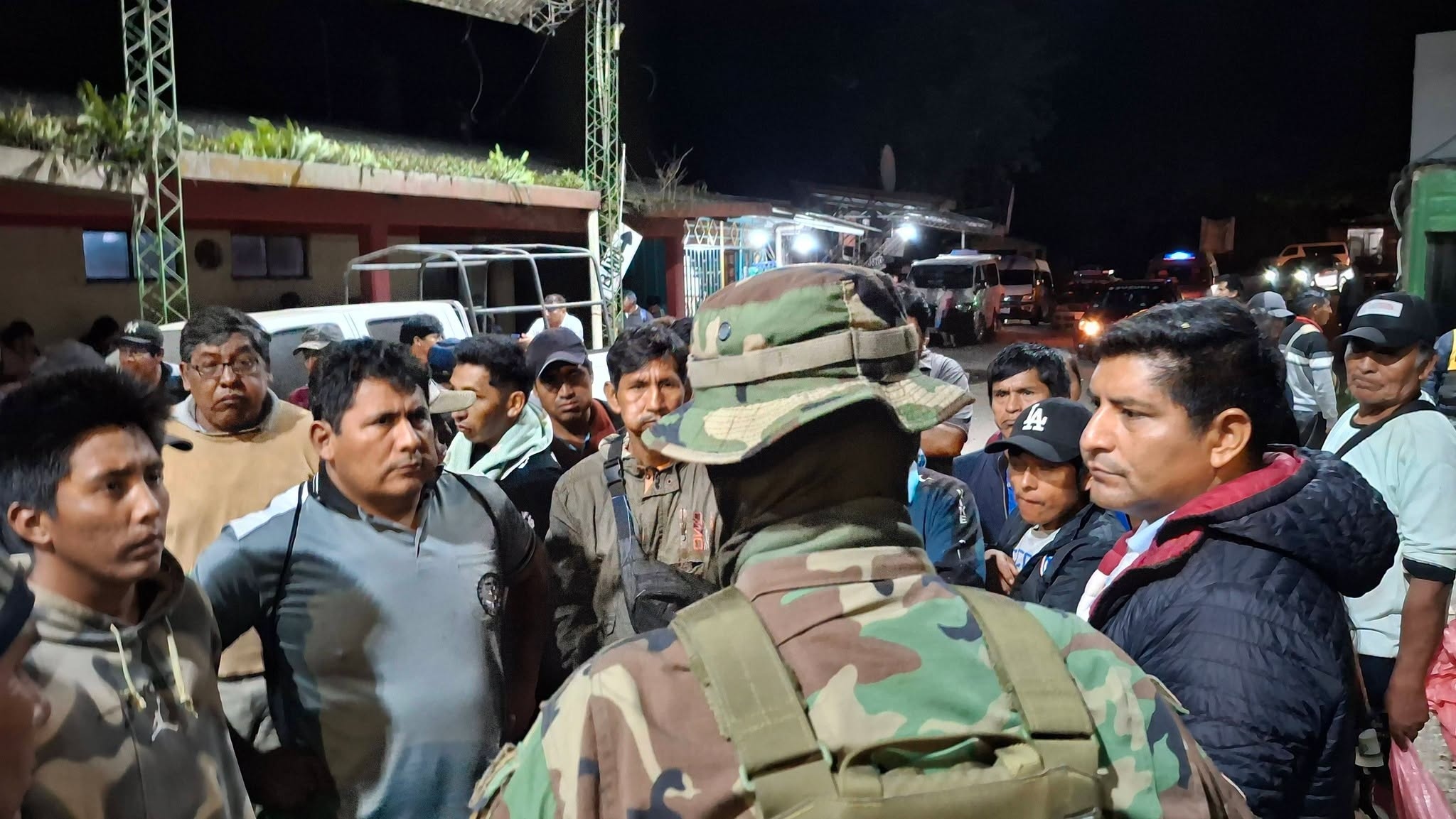 Cocaleros toman retén policial de El Castillo en el Trópico de Cochabamba