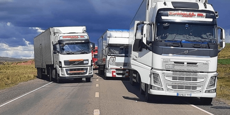 Transportistas abandonan reunión con el Gobierno y ratifican paro por el precio del diésel