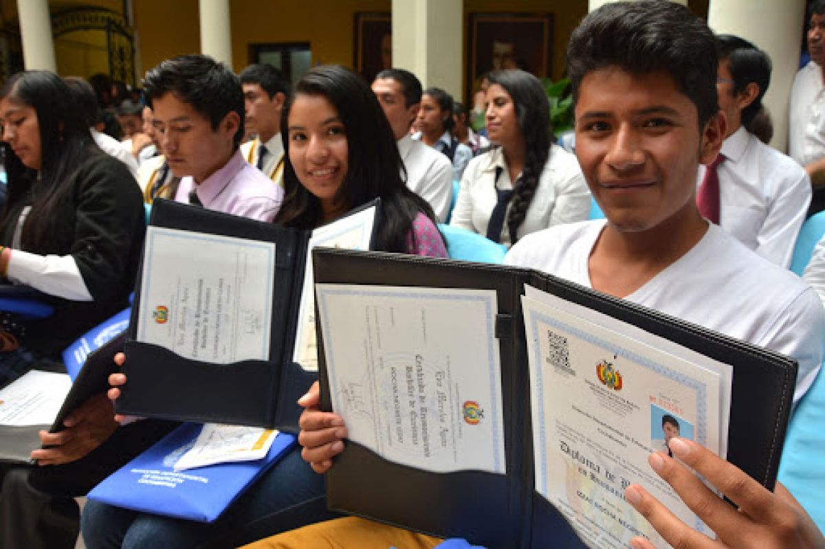Gobierno oficializa en Decreto Supremo la emisión del Título de Bachiller gratuito y digital
