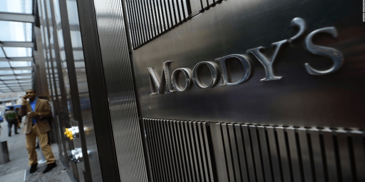 Moody’s mejora la calificación de Bolivia a Caa2, pero mantiene la alerta por el elevado riesgo crediticio