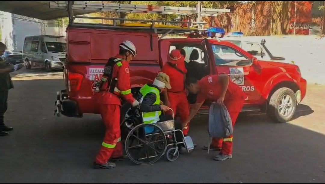 Tres personas son auxiliadas después de un accidente aéreo